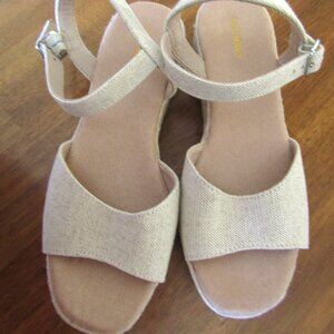 Old Navy Beige Espadrille Wedge Size 7 Canvas Jute Sandals NWOT